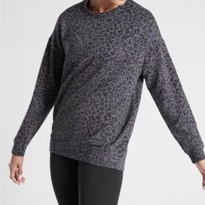 Athleta Pure Lux Gray Leopard Print‎ Pullover Sweatshirt Small